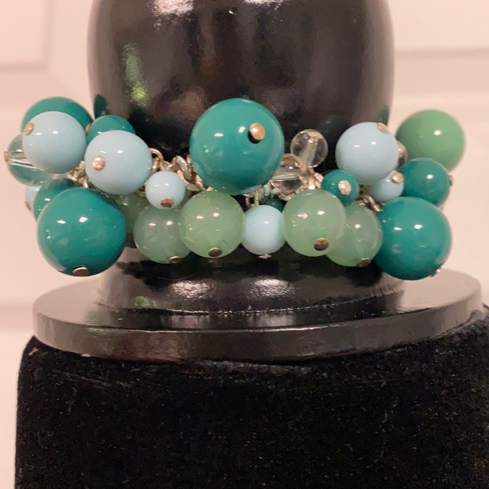 Beautiful silver/blue beaded elastic bracelet